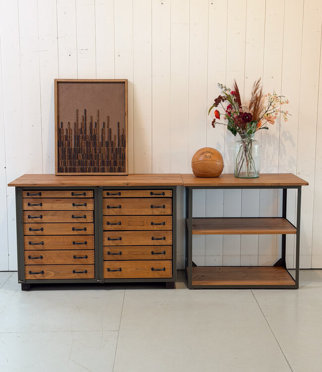 Vintage-Sideboard mit Schubladen und offenem Fach