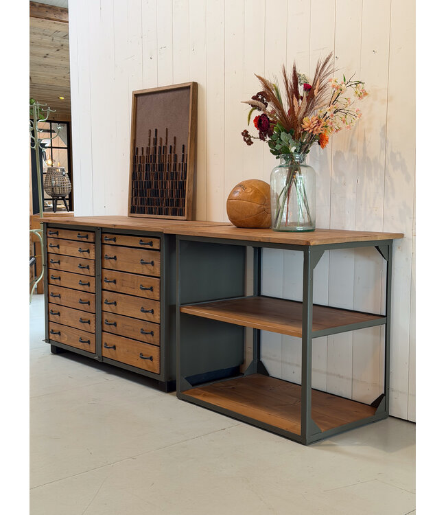 Vintage-Sideboard mit Schubladen und offenem Fach