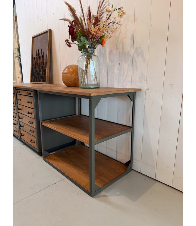 Vintage-Sideboard mit Schubladen und offenem Fach