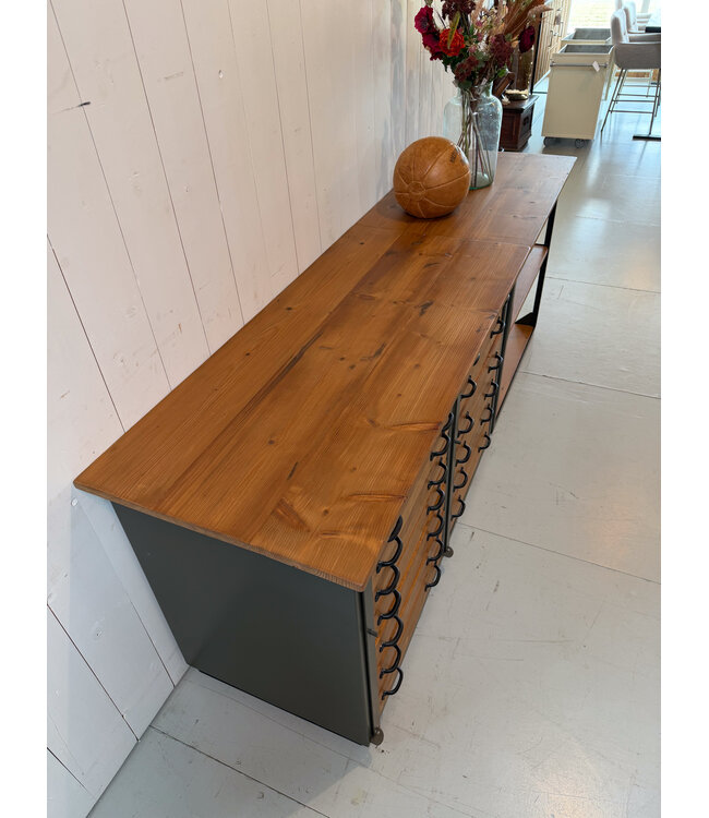 Vintage-Sideboard mit Schubladen und offenem Fach