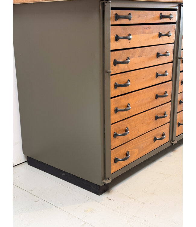 Vintage-Sideboard mit Schubladen und offenem Fach