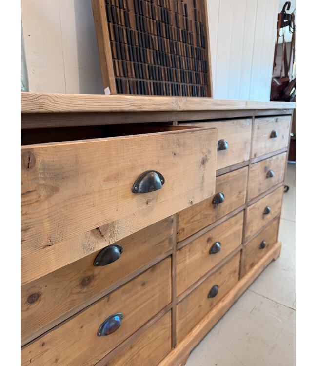 Vintage-Sideboard aus Holz mit Schubladen