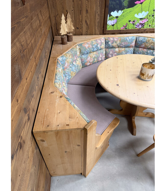 Alpine circular seating | Stube set | Austrian round corner sofa