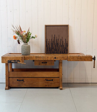 Vintage houten werkbank met lades