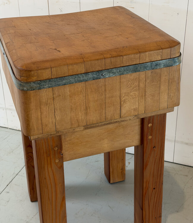 Vintage chopping block | Butcher's block