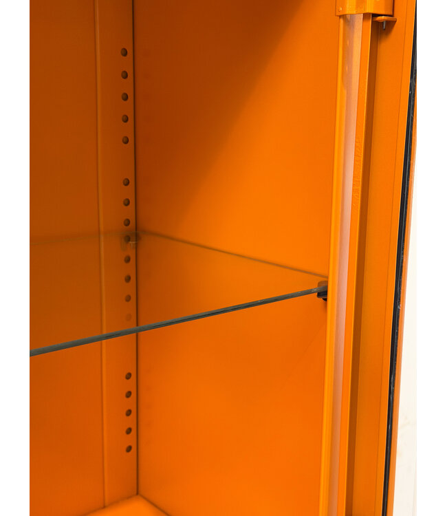 Vintage orangefarbener Apothekerschrank / Medizinschrank