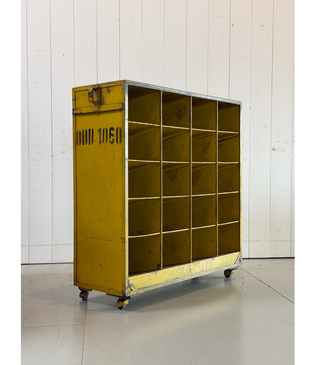 Industriële schoenenkast