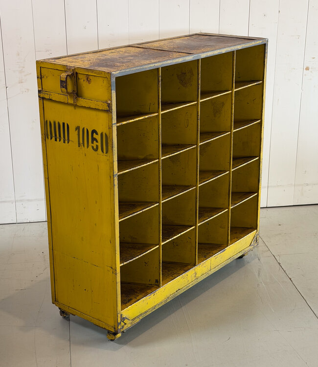Industriële schoenenkast