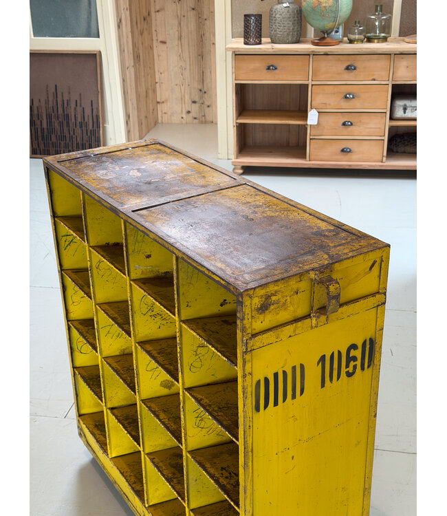 Industriële schoenenkast