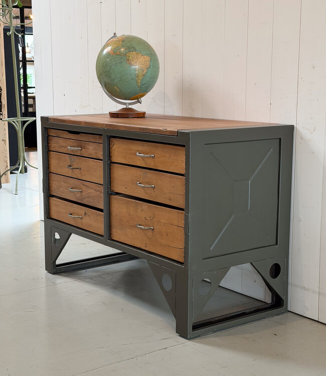Vintage-Werkbank aus Holz und Stahl mit Schubladen