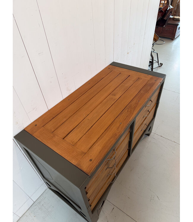 Vintage-Werkbank aus Holz und Stahl mit Schubladen