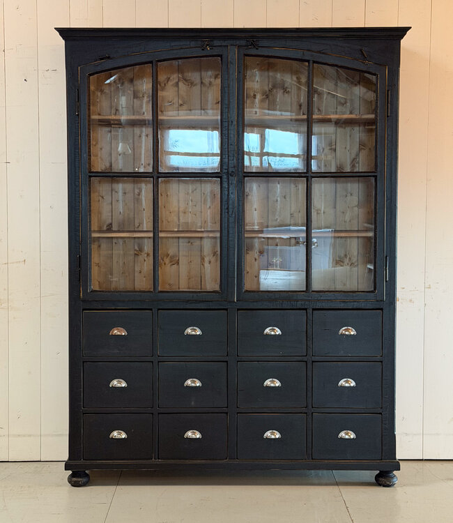Schwarzer Vitrinenschrank mit Glastüren und 12 Schubladen | Buffetschrank