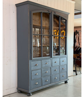 Vintage-Buffetschrank in Grau mit altem Glas | Vitrine