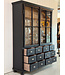 Schwarzer Vitrinenschrank mit 12 Schubladen | Buffetschrank