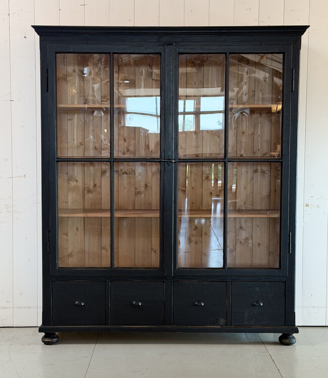 Vintage-Buffetschrank aus schwarzem Holz mit alter Glasscheibe
