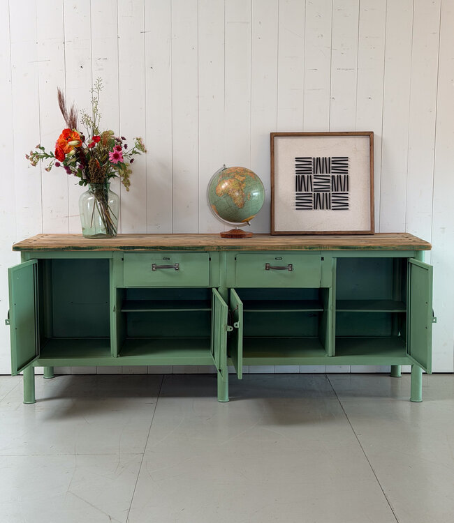 Groen vintage dressoir met lades en deuren
