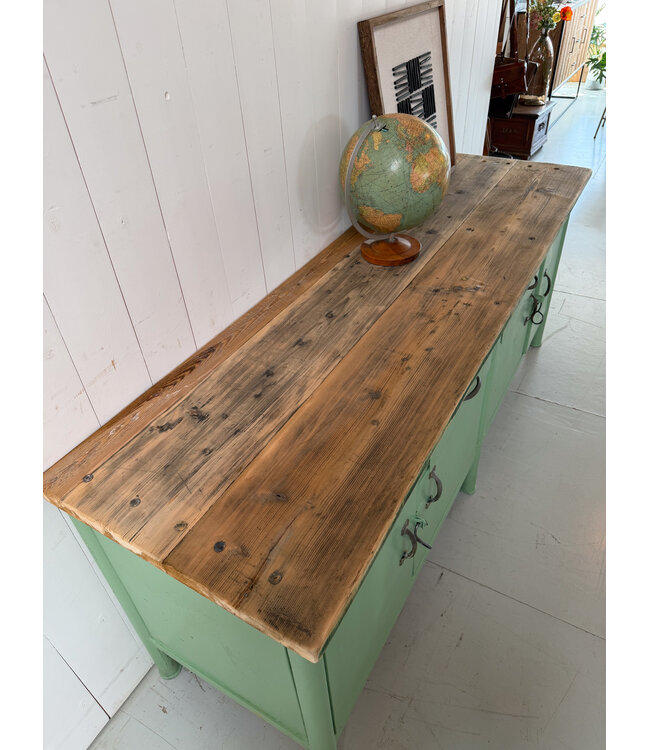 Groen vintage dressoir met lades en deuren