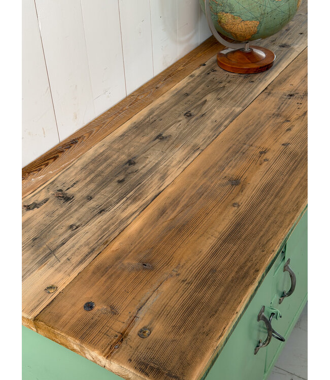 Groen vintage dressoir met lades en deuren