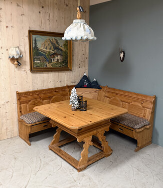 Oldwood Austrian Stube dining area | Corner sofa with table