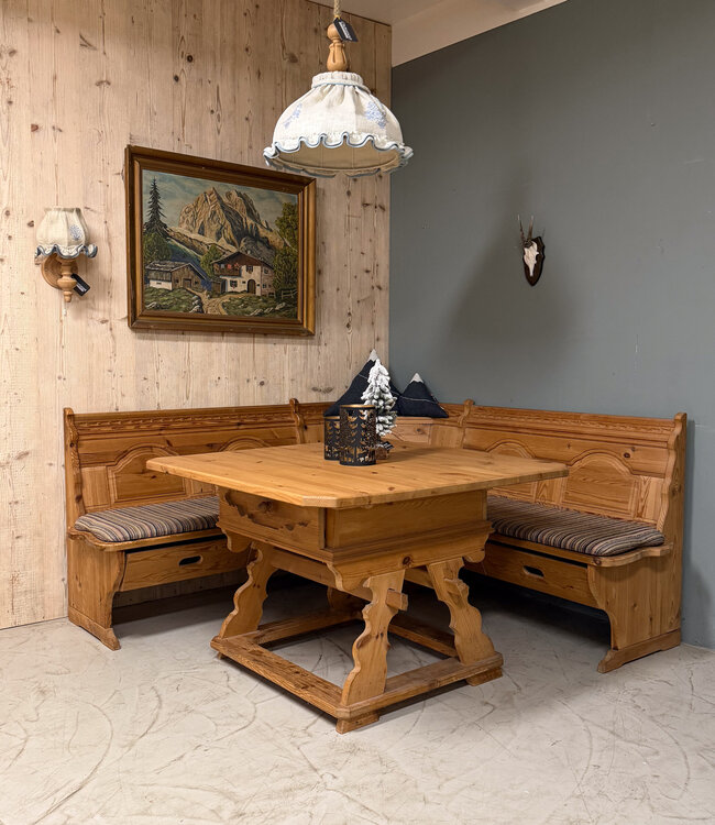 Austrian Stube dining area | Corner sofa with table