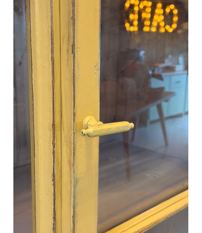 Vintage houten servieskast met deuren en lades