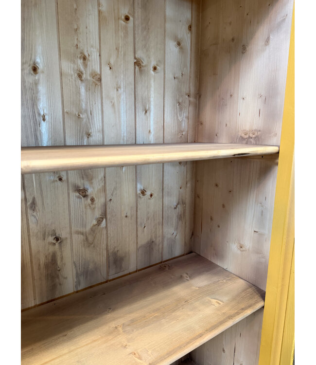 Vintage houten servieskast met deuren en lades