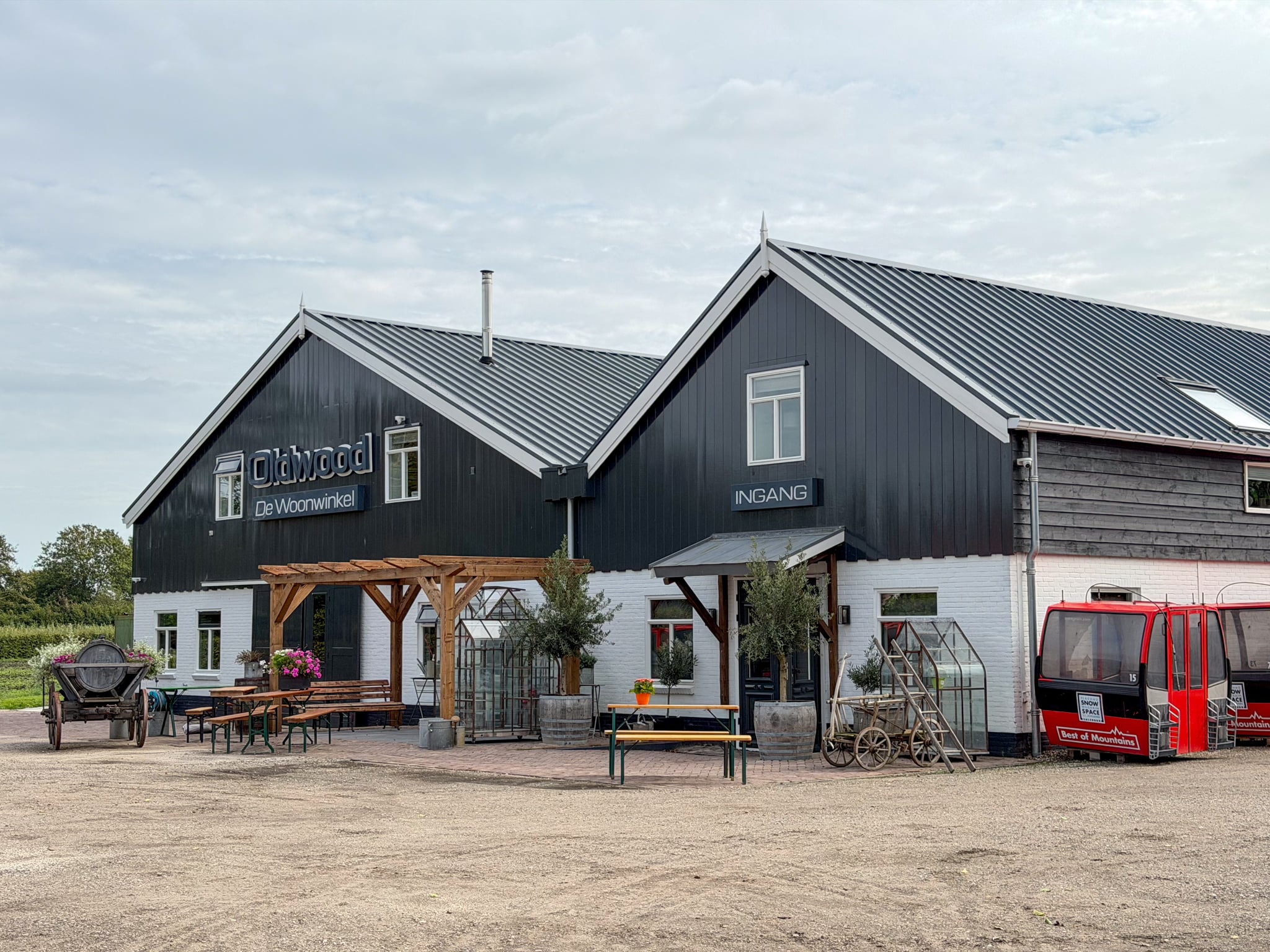 Buitenkant van Oldwood de Woonwinkel, Buurt 30 in Midwoud