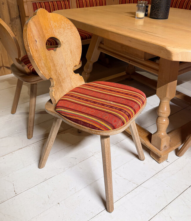 Austrian seating area | Corner sofa with table and 3 chairs