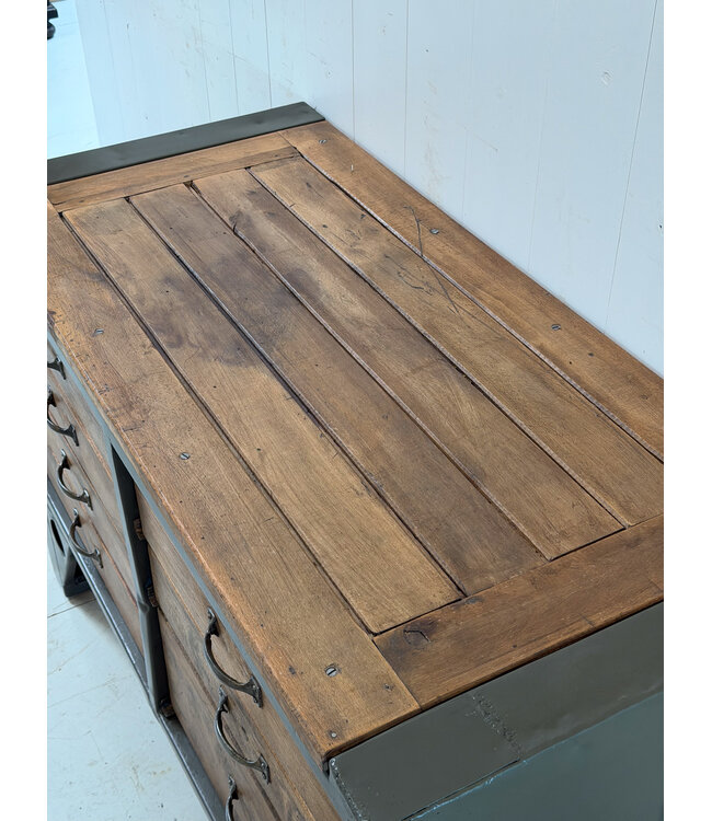 Vintage-Werkbank aus Holz und Stahl mit Schubladen