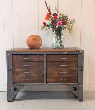 Oldwood Vintage workbench with drawers