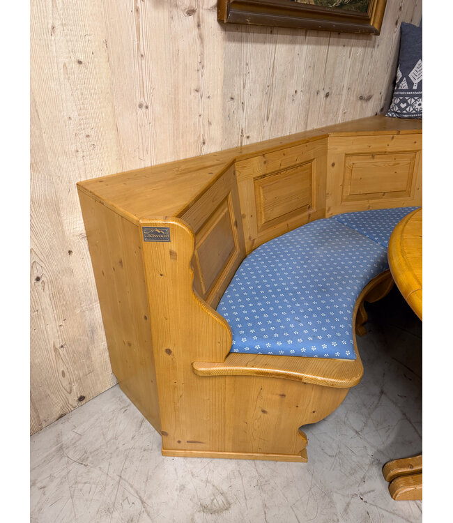 Rundsitzgruppe im alpinen Stil | Stube-Set | Österreichisches Ecksofa