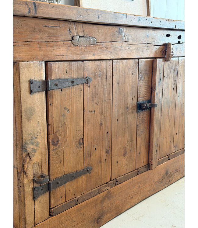 Vintage-Sideboard aus Massivholz