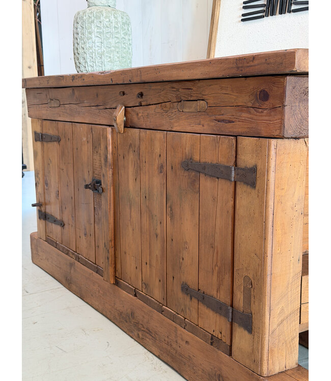 Vintage-Sideboard aus Massivholz