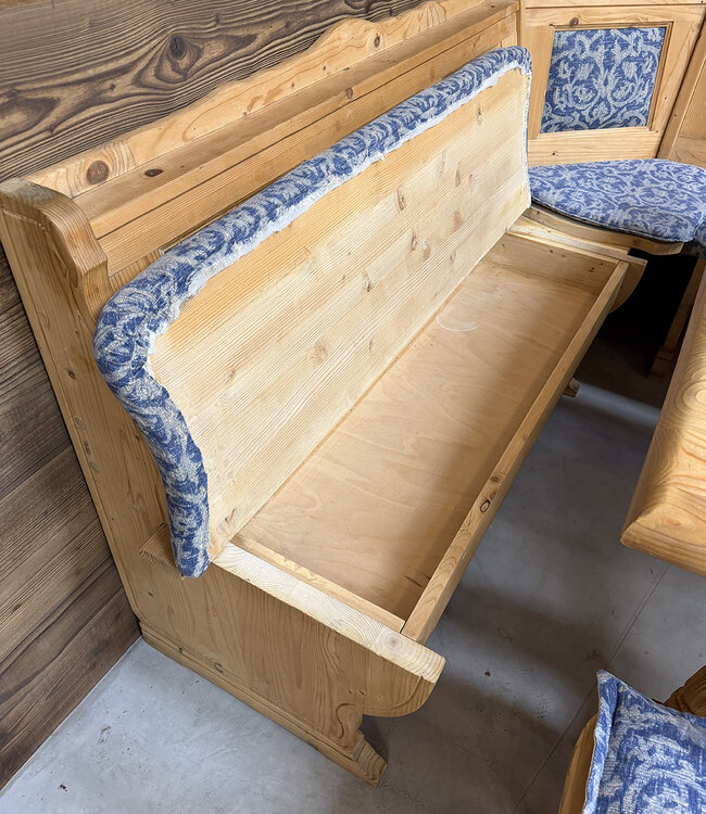 Österreichische Sitzecke | Ecksofa mit Tisch und 4 Stühlen