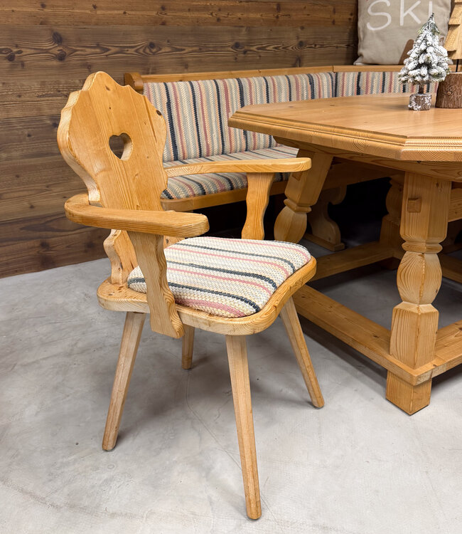Österreichische Sitzecke | Stube-Essbereich | Vintage-Ecksofa