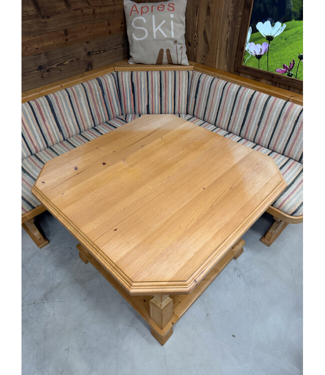 Österreichische Sitzecke | Stube-Essbereich | Vintage-Ecksofa