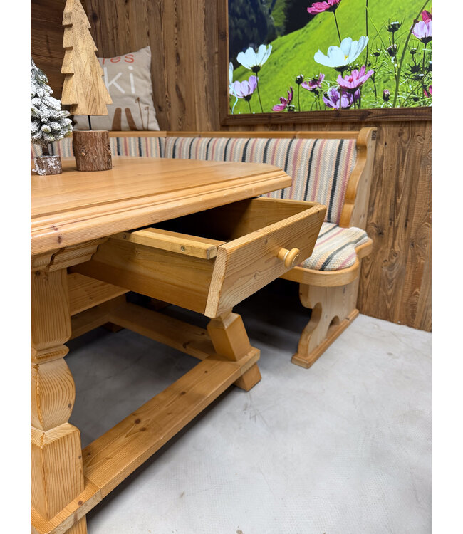 Österreichische Sitzecke | Stube-Essbereich | Vintage-Ecksofa