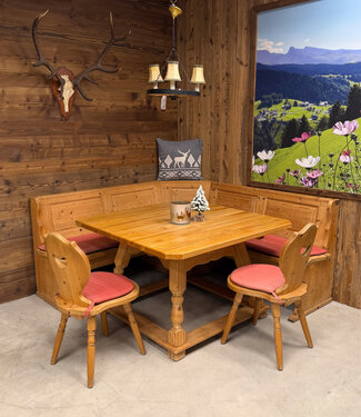 Oldwood Austrian Stube dining area | Corner sofa with table