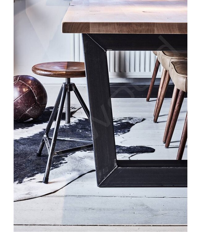 Dining room table Leipzig