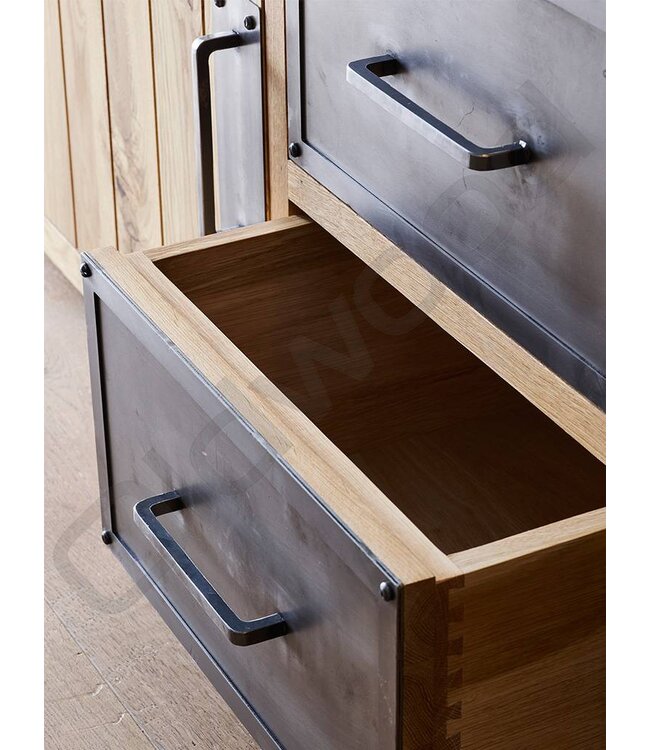 TV-Schrank aus massiver Eiche mit Metallschubladen