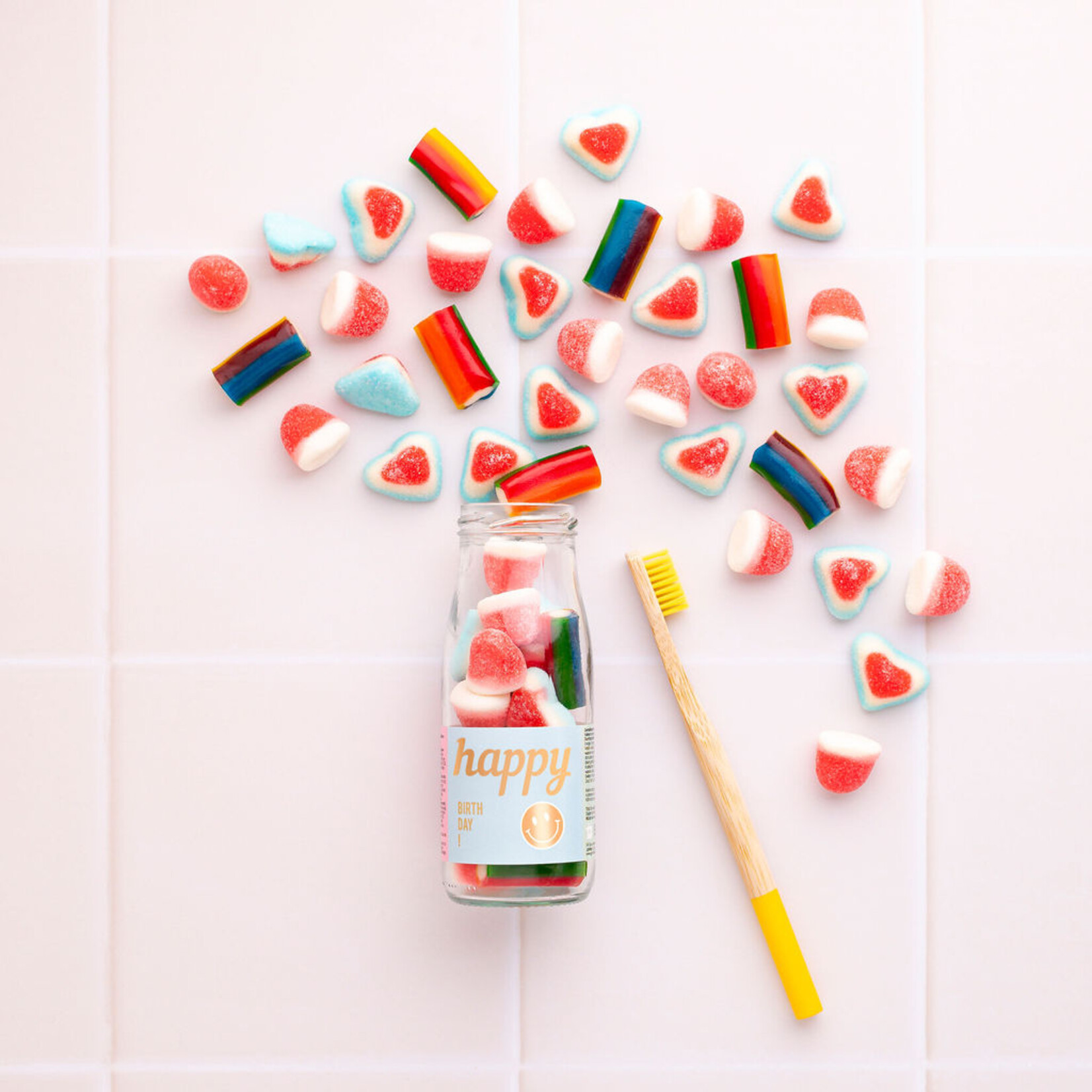 Eat your present Snoepflesje 250 ml HAPPY Birthday! met tandenborstel