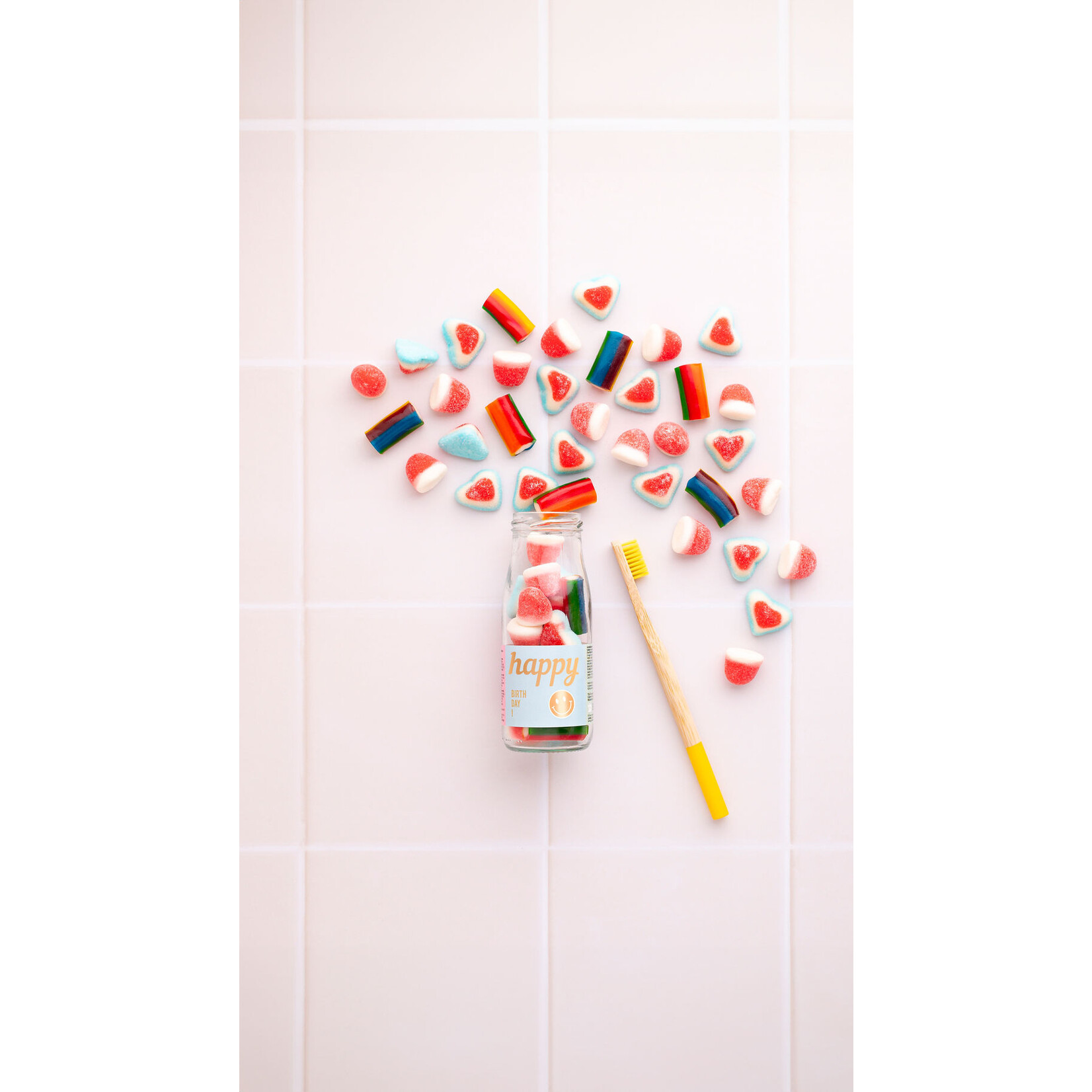 Eat your present Snoepflesje 250 ml HAPPY Birthday! met tandenborstel