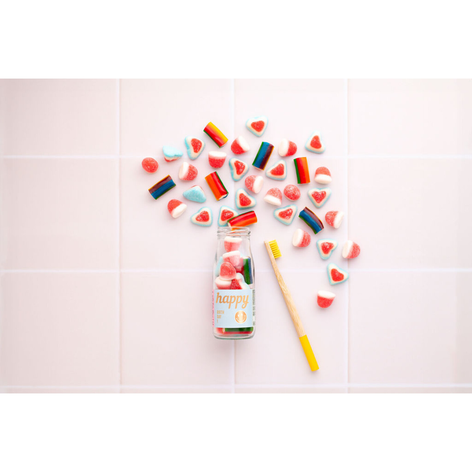 Eat your present Snoepflesje 250 ml HAPPY Birthday! met tandenborstel