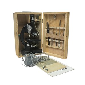 Antieke microscoop in houten kist (A)