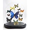 Antiek glazen stolp met mix van opgezette vlinders