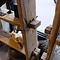 Robuster handgefertigter Regal aus Akazienholz (a)
