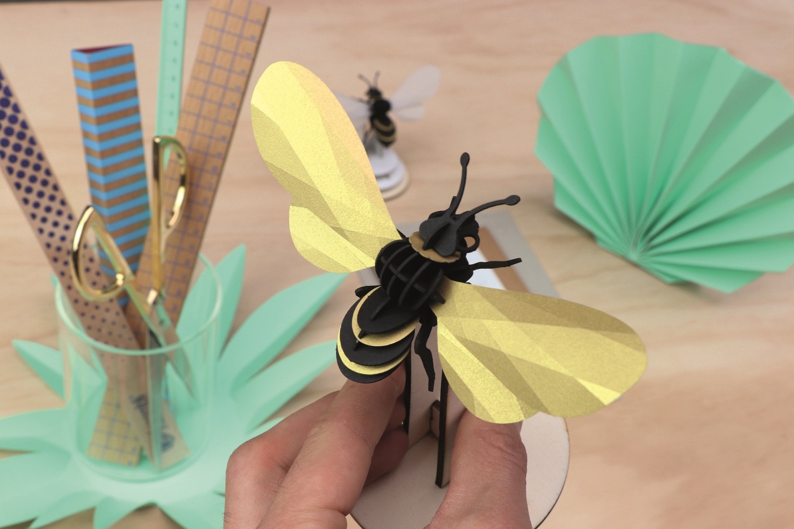 Décopatch Paper Mache Bee Mini Kit