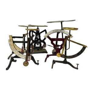 Antique scale set (D)