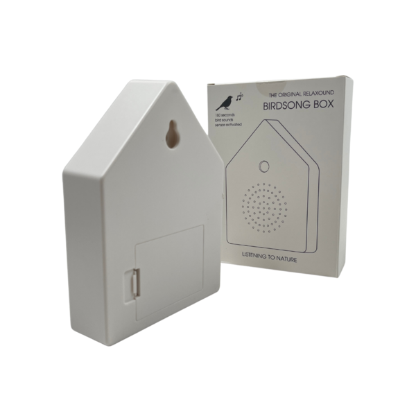 Vogelhuisje met vogelgeluiden en bewegingssensor