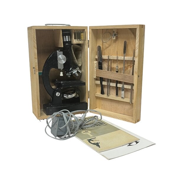 Antieke microscoop in houten kist (A)